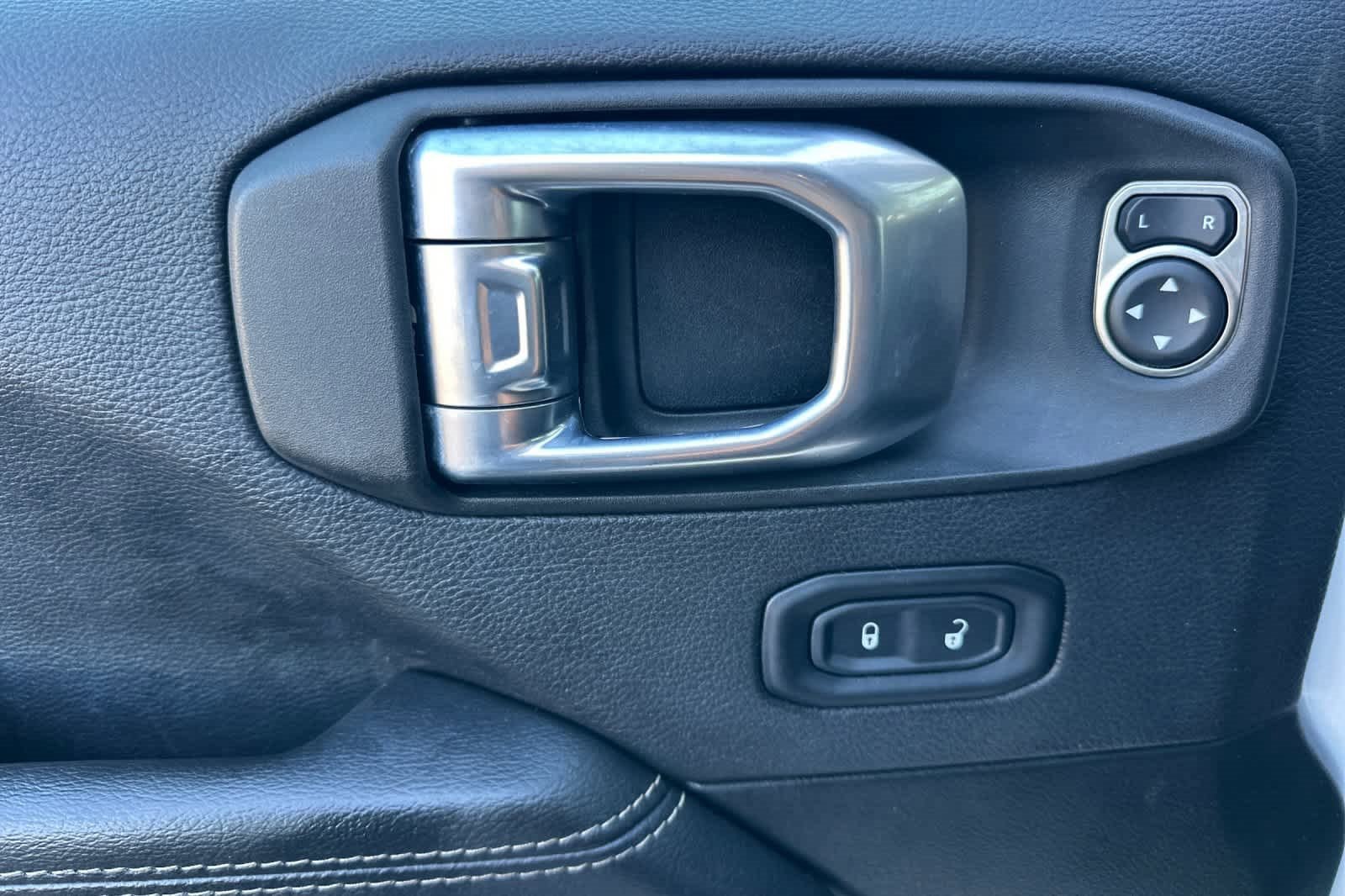 Used 2022 Jeep Wrangler Unlimited Sahara image 13