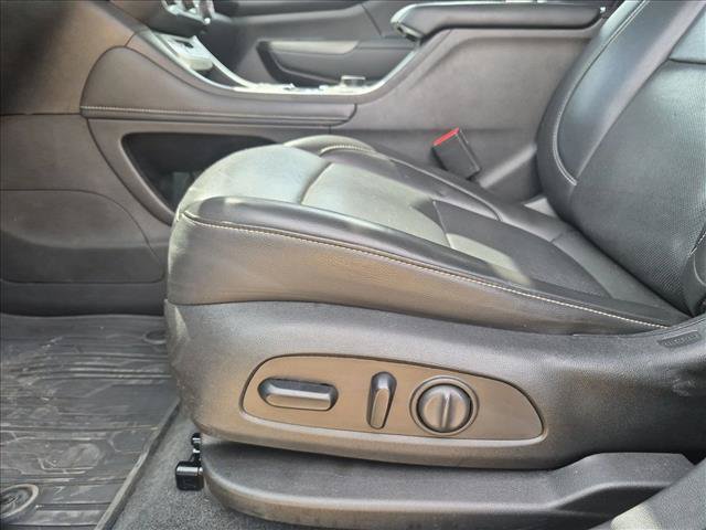 Used 2023 GMC Acadia SLT AWD/4WD image 15