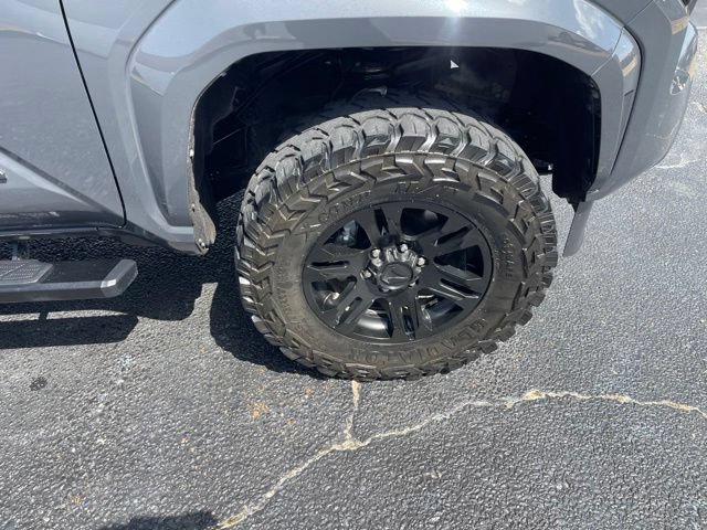 Used 2025 Toyota Tacoma SR5 AWD/4WD image 10