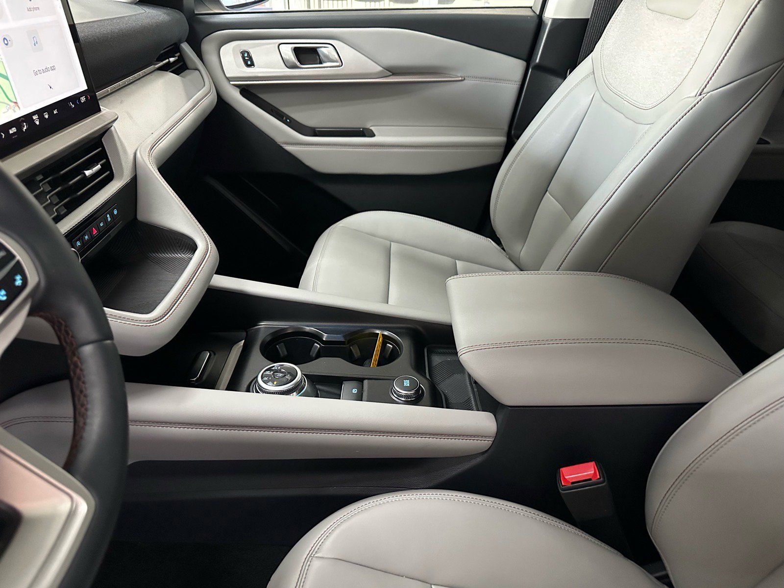 Certified 2025 Ford Explorer Active w/ Active Comfort Package image 20