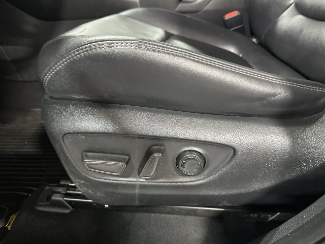 Used 2022 Toyota RAV4 XLE Premium AWD/4WD image 18