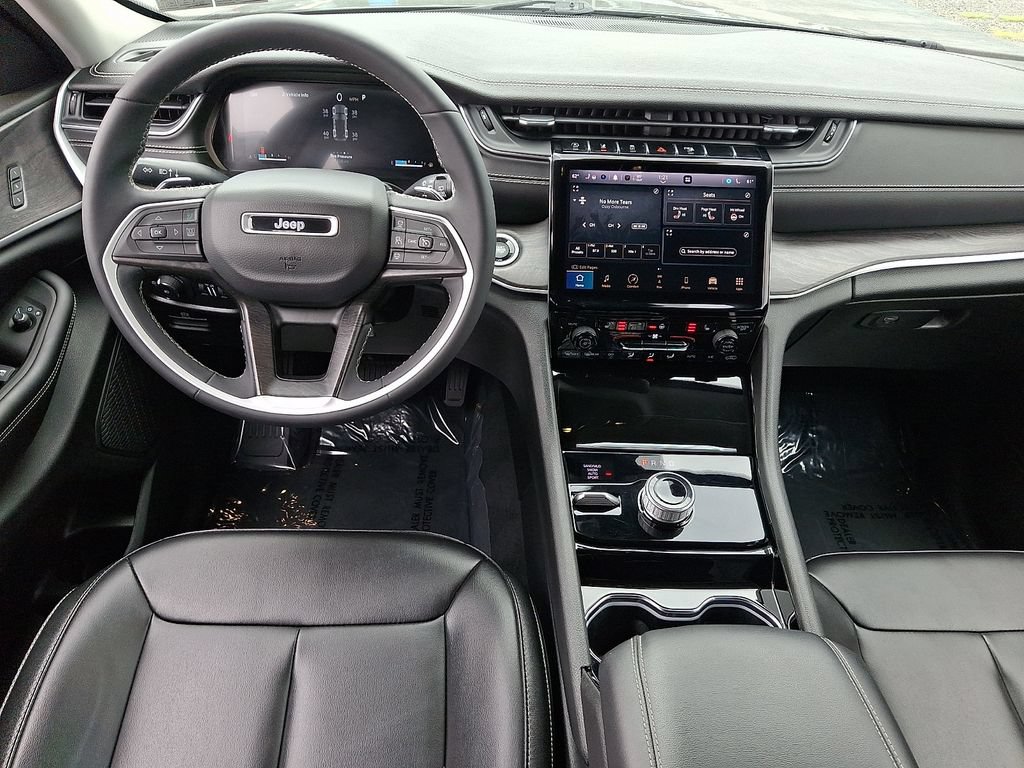 Used 2023 Jeep Grand Cherokee Limited AWD/4WD image 11