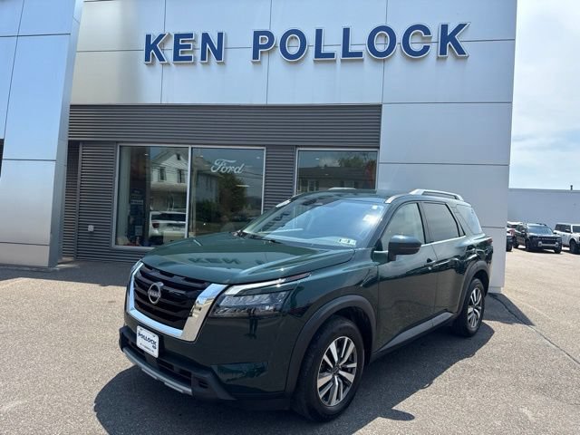 Used 2025 Nissan Pathfinder SL AWD/4WD image 2