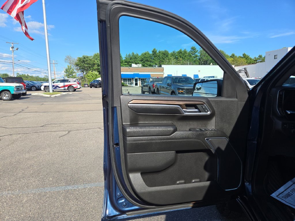 Used 2022 Chevrolet Silverado 1500 LT Trail Boss w/ LPO, Dark Essentials Package AWD/4WD image 5