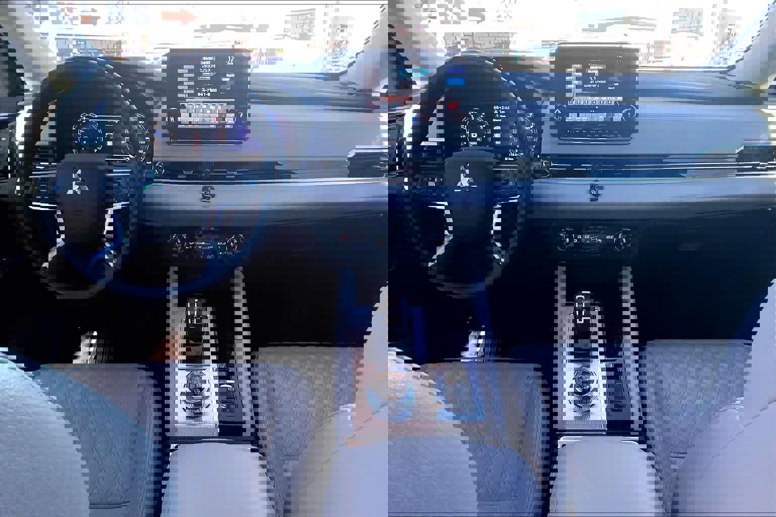 Used 2023 Mitsubishi Outlander SEL image 15