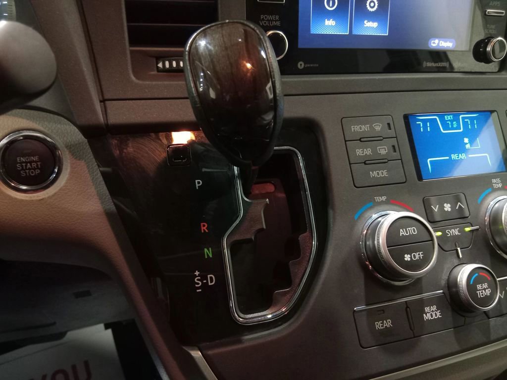 Used 2020 Toyota Sienna XLE image 26