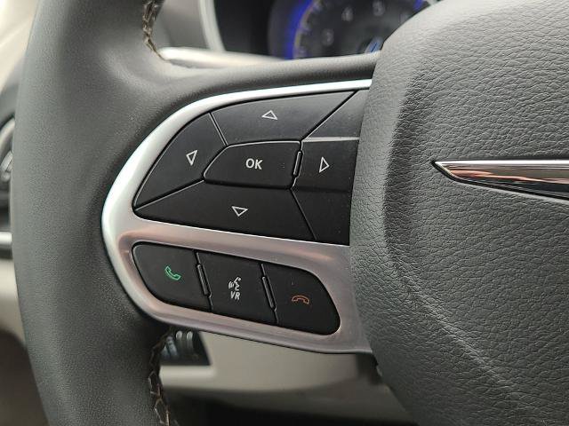Used 2023 Chrysler Pacifica Touring-L FWD image 28