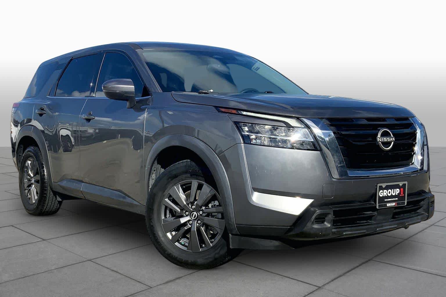 Used 2022 Nissan Pathfinder S FWD image 3