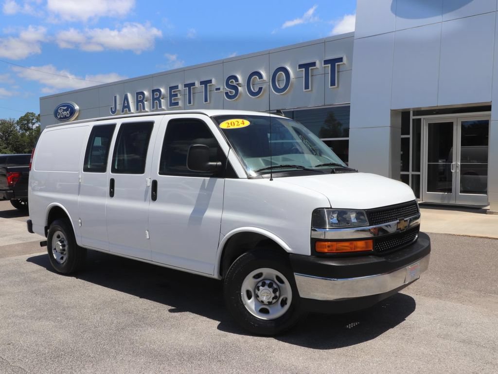 Used 2024 Chevrolet Express 2500 w/ Driver Convenience Package RWD image 2