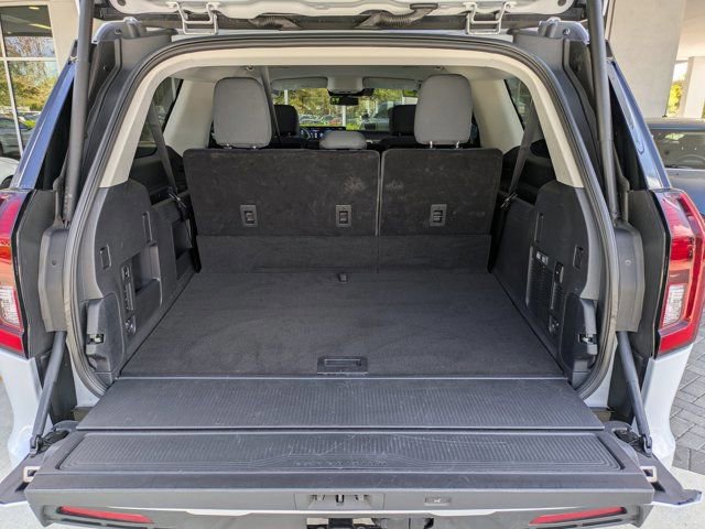 Certified 2025 Ford Expedition Max Active RWD image 21