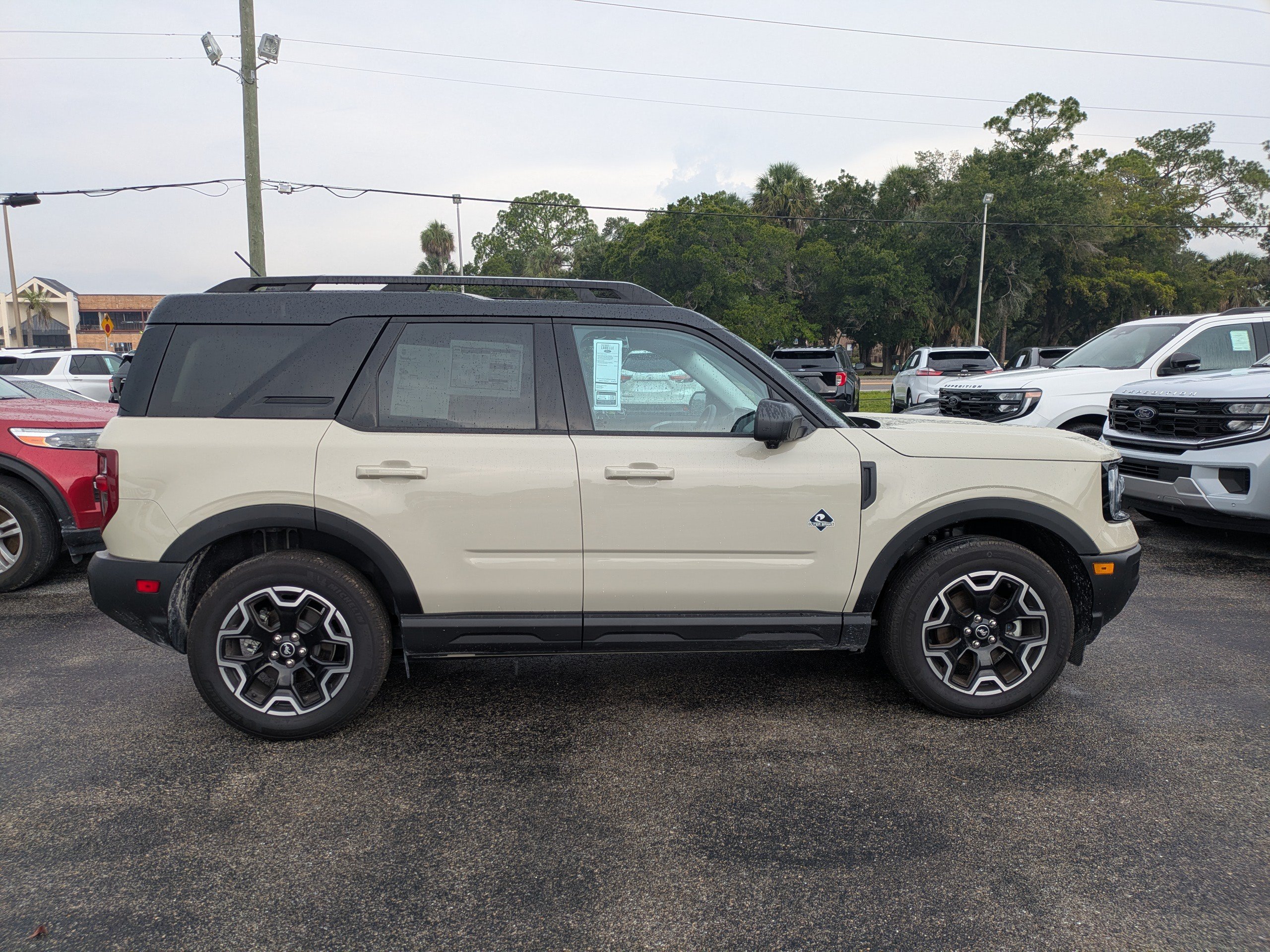 Certified 2025 Ford Bronco Sport Outer Banks w/ Outer Banks Tech Package+ AWD/4WD image 3