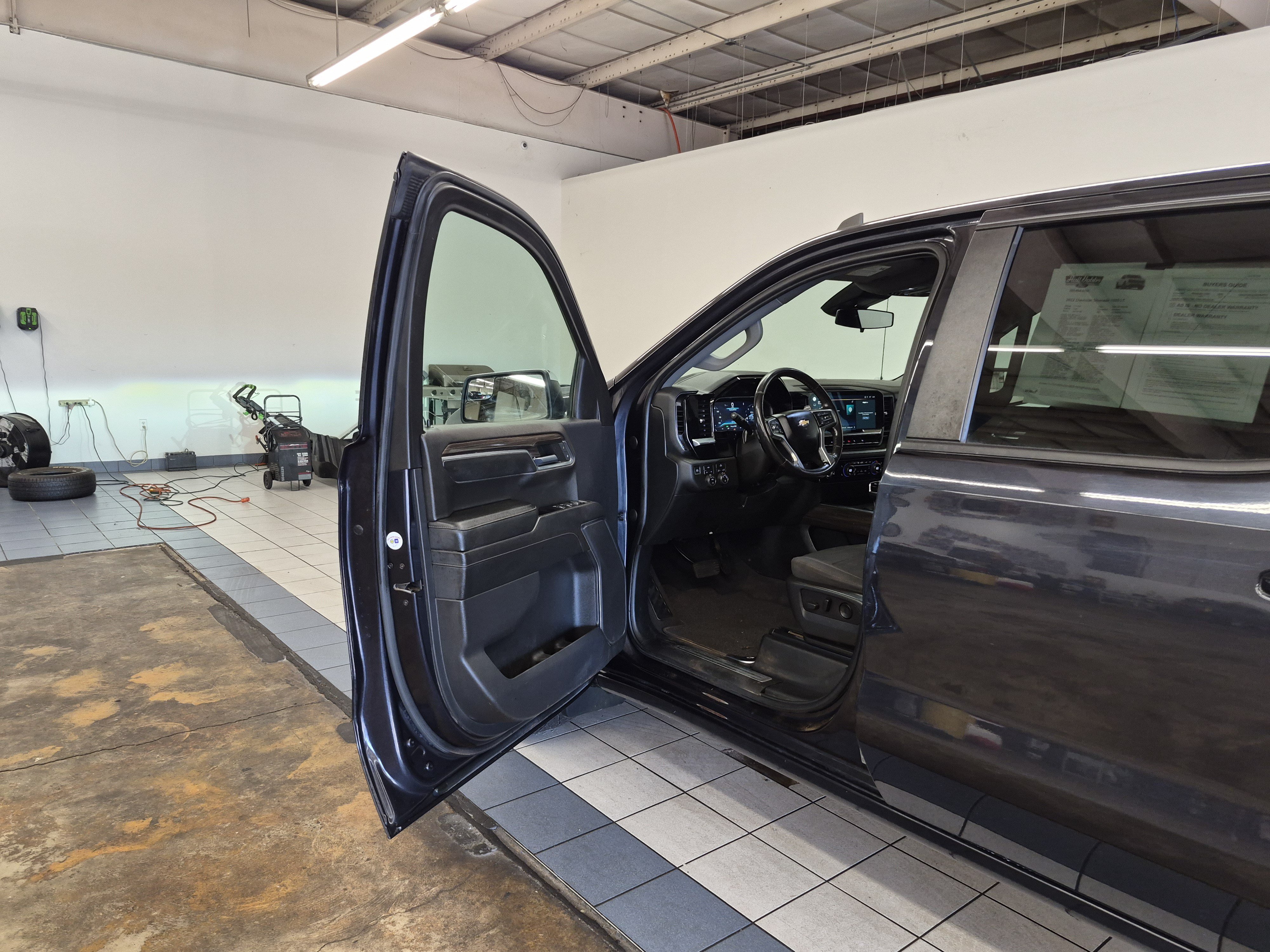 Used 2022 Chevrolet Silverado 1500 LT w/ LPO, Dark Essentials Package AWD/4WD image 11