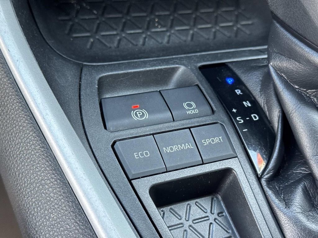 Used 2020 Toyota RAV4 LE w/ All Weather Liner Package image 17