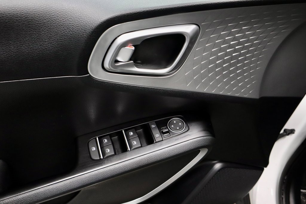 Used 2025 Kia Soul LX w/ LX Technology Package image 22