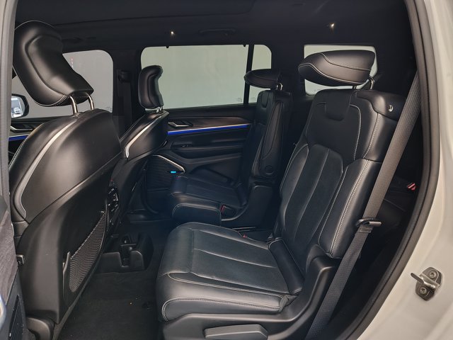 Used 2022 Jeep Grand Cherokee L Overland w/ Luxury Tech Group IV AWD/4WD image 12