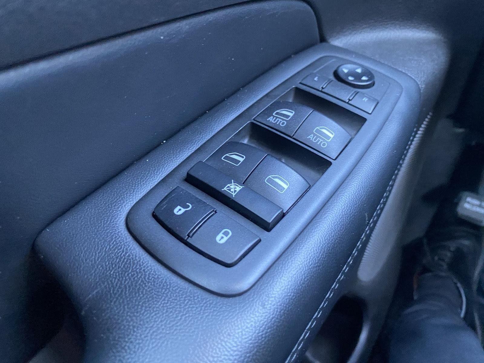 Used 2021 Jeep Grand Cherokee Laredo AWD/4WD image 41