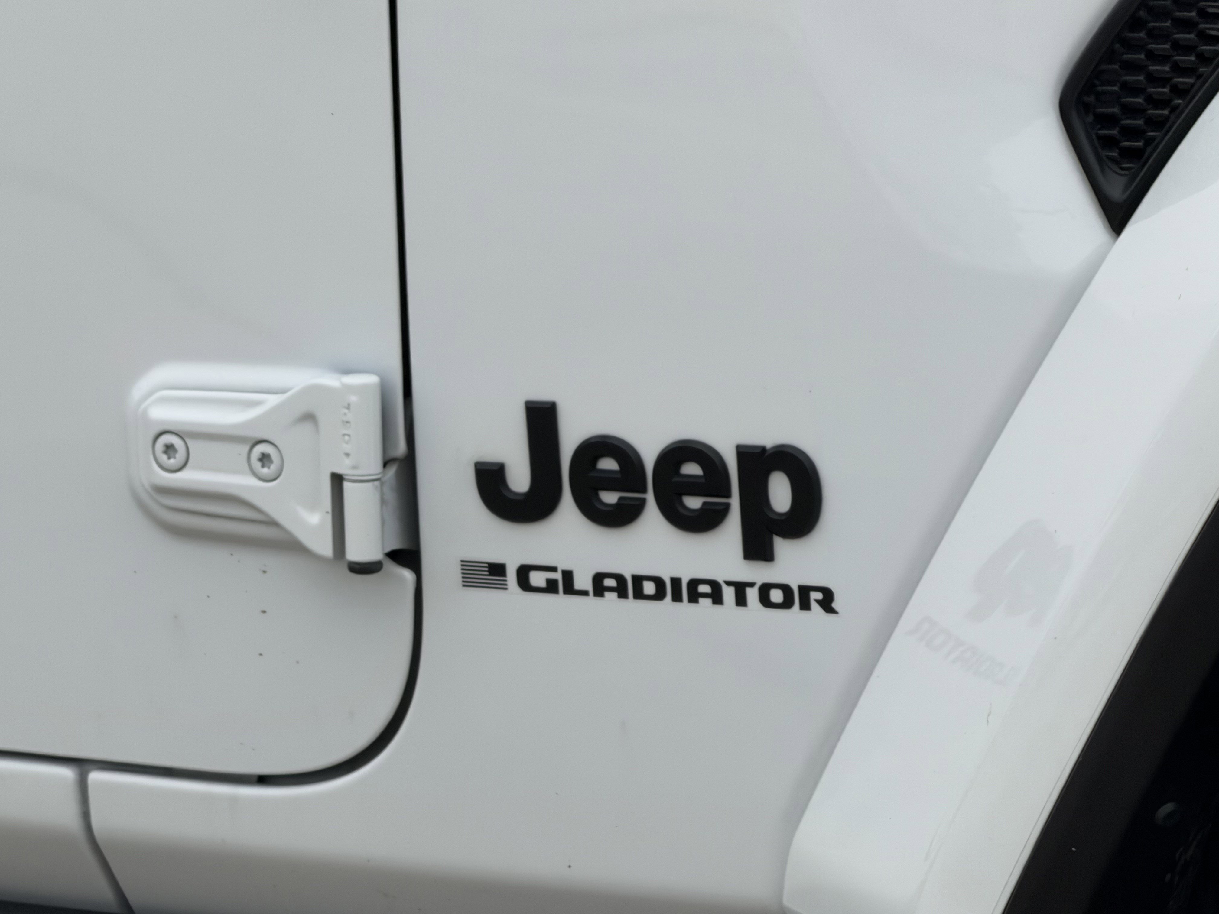 Used 2024 Jeep Gladiator Sport AWD/4WD image 5