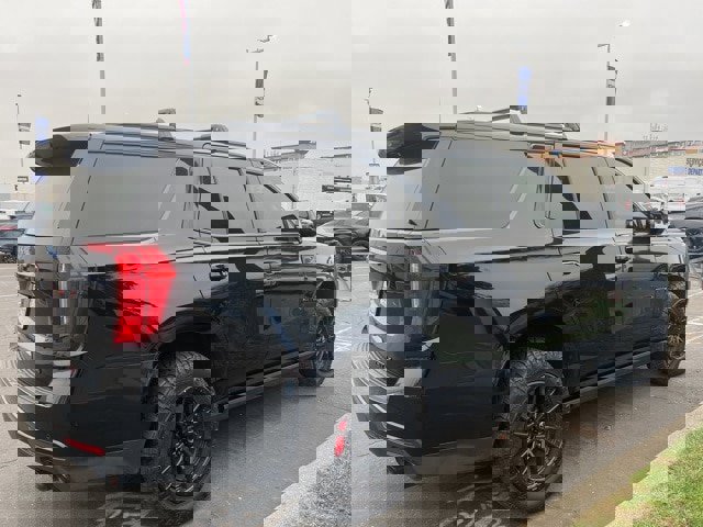 Used 2023 GMC Yukon AT4 w/ Technology Package image 5