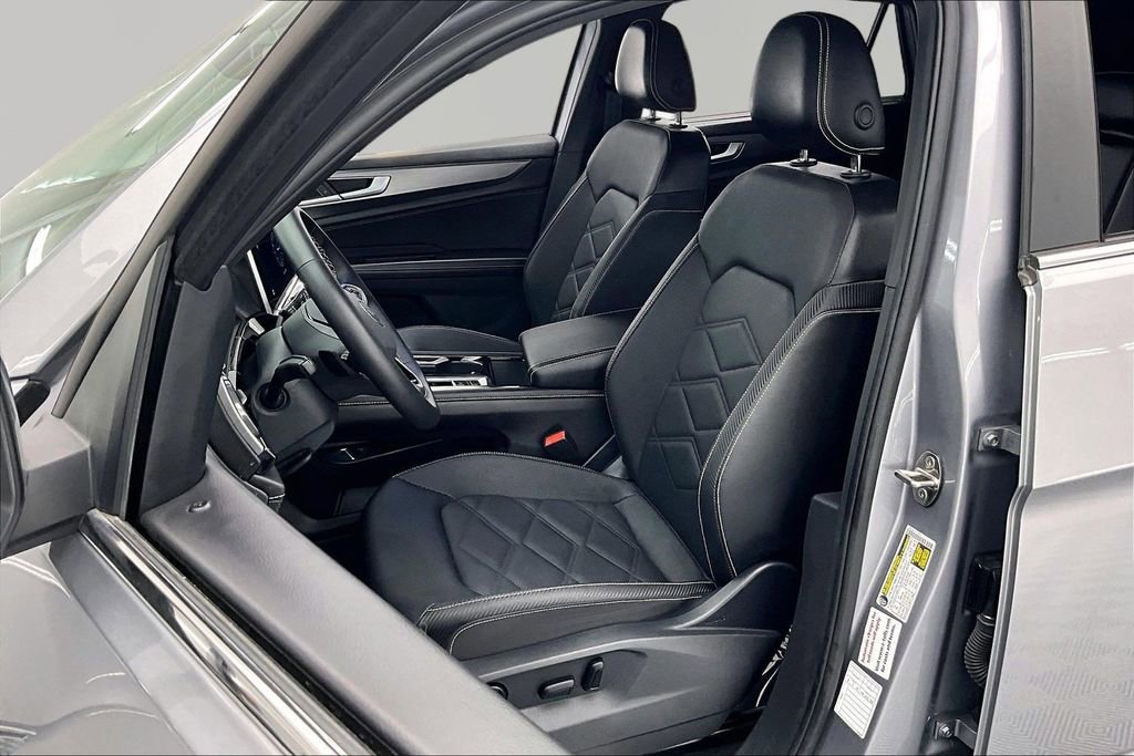 Used 2025 Volkswagen Atlas Cross Sport SE AWD/4WD image 25