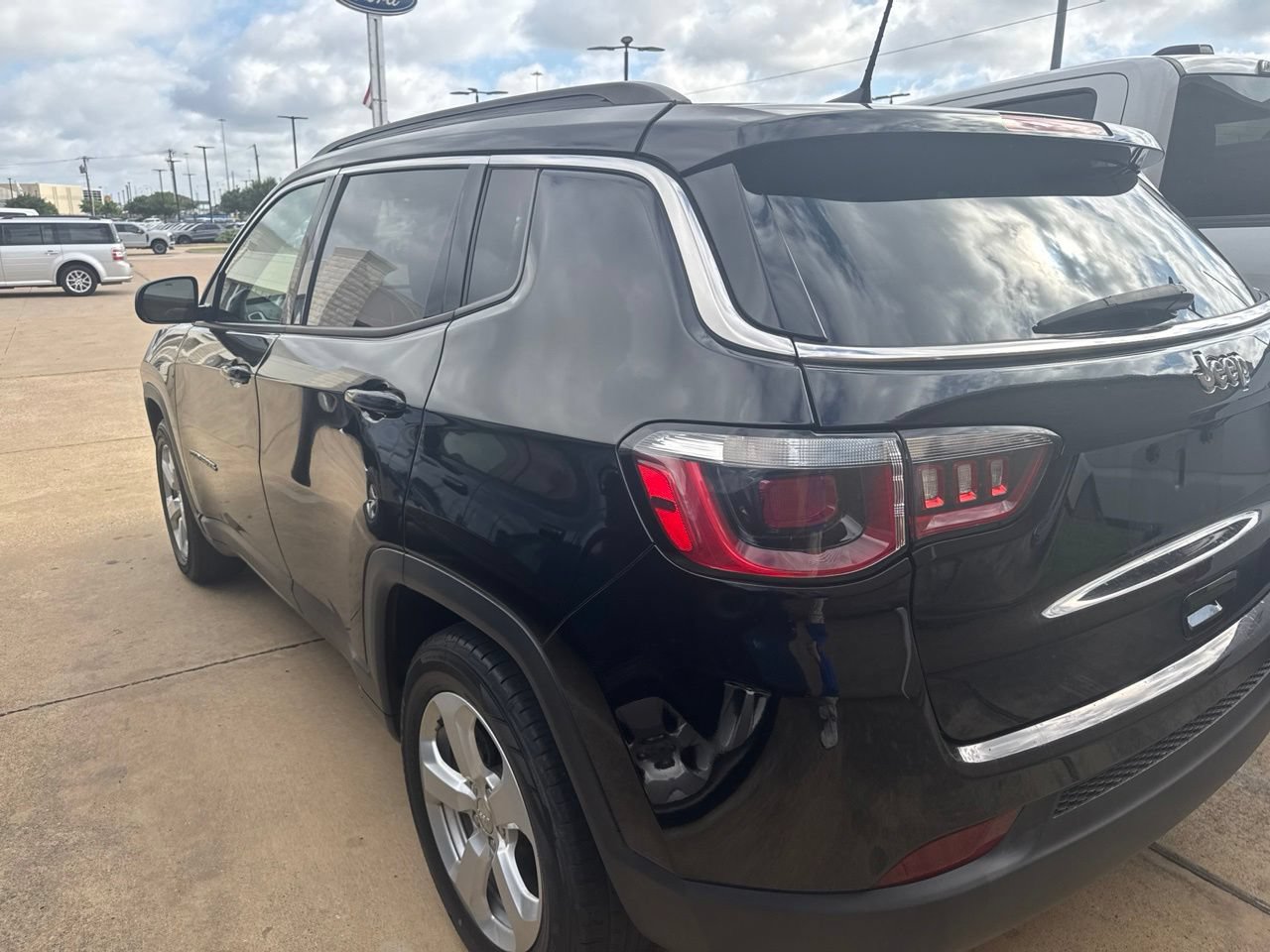 Used 2018 Jeep Compass Latitude w/ Popular Equipment Group FWD image 6