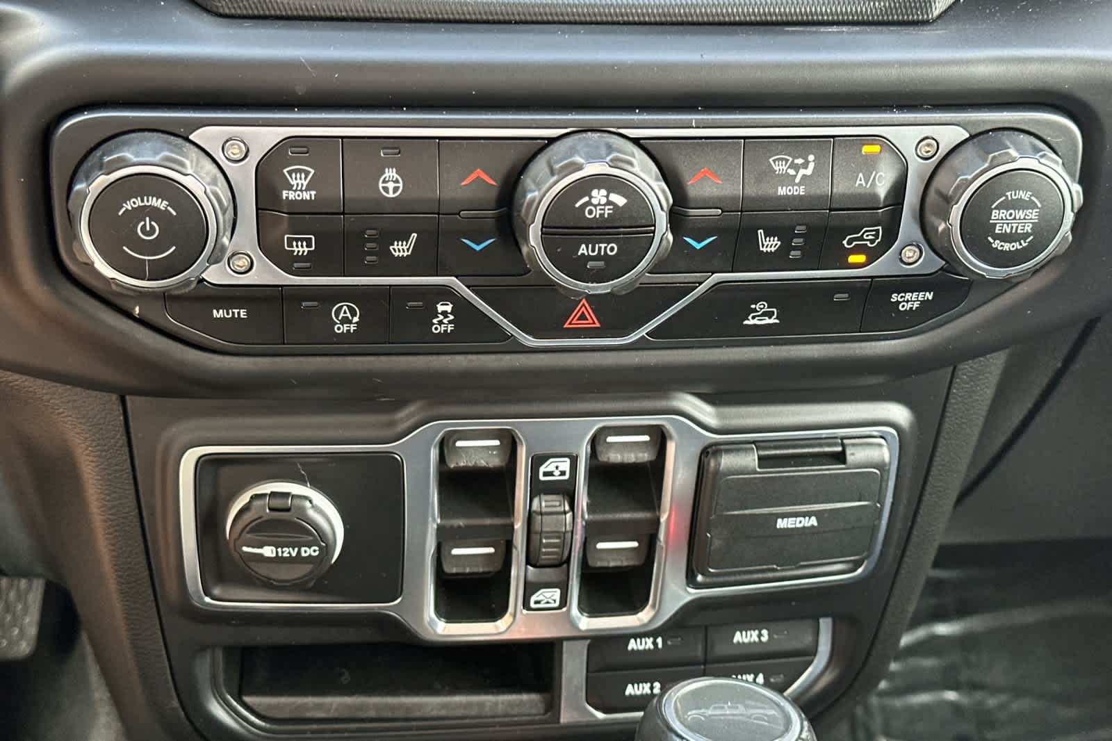 Used 2020 Jeep Gladiator Overland AWD/4WD image 20