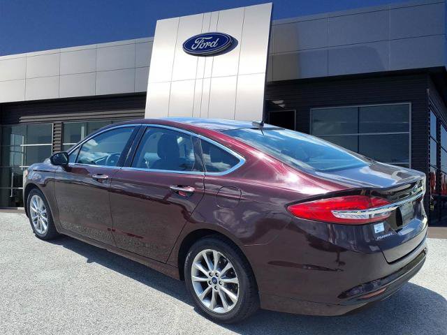 Certified 2017 Ford Fusion SE w/ Fusion SE Technology Package FWD image 3