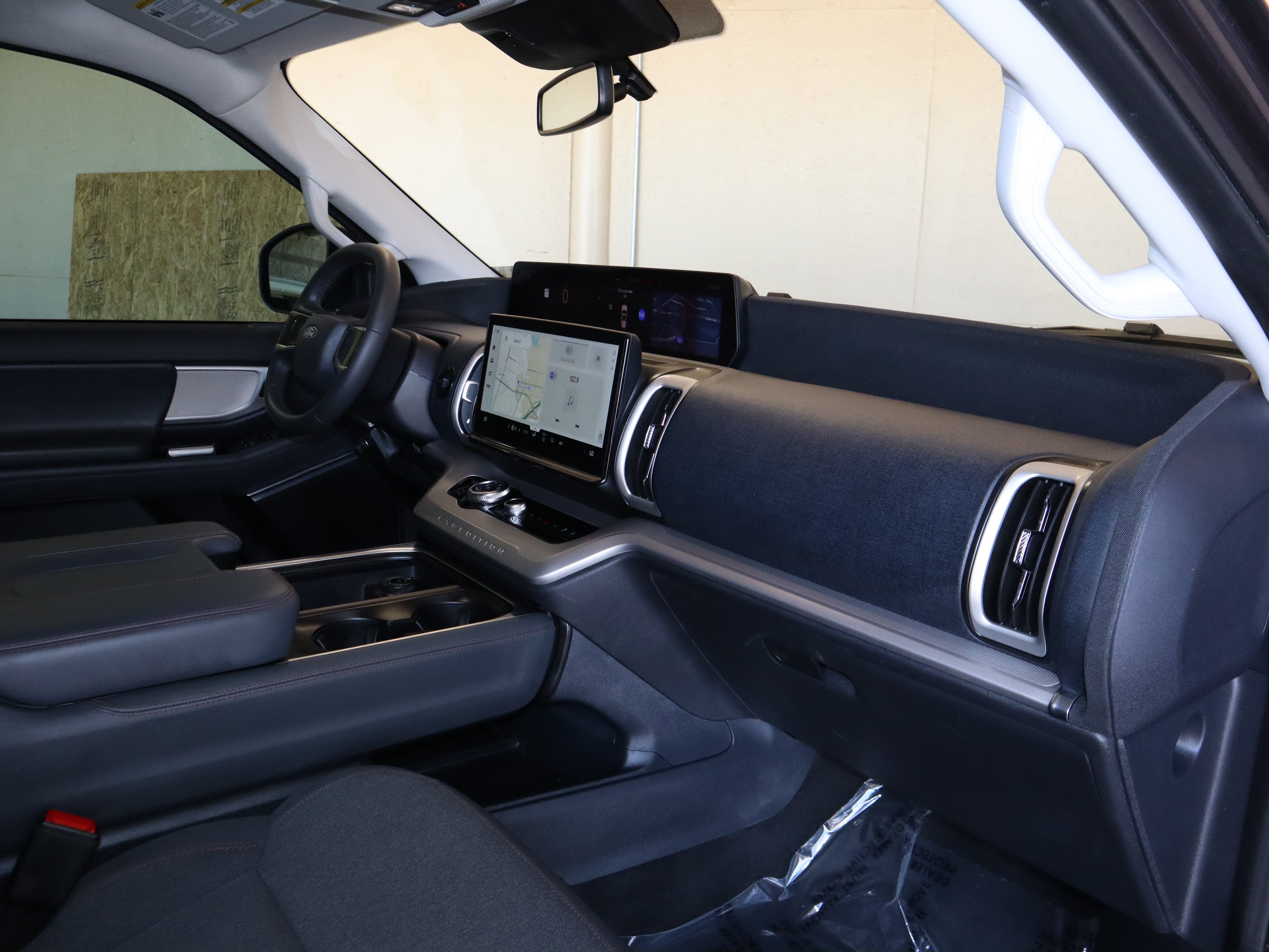 Certified 2025 Ford Expedition Active AWD/4WD image 41