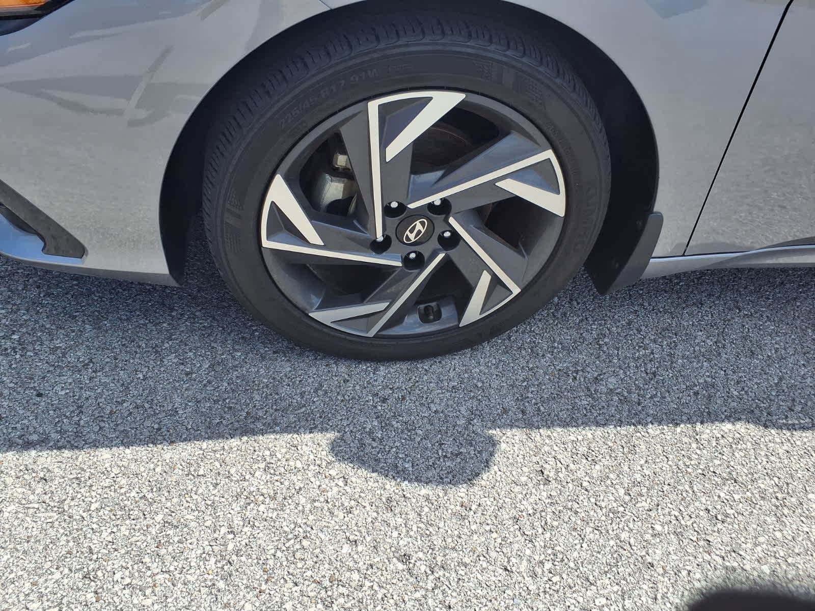 Used 2025 Hyundai Elantra SEL FWD image 5