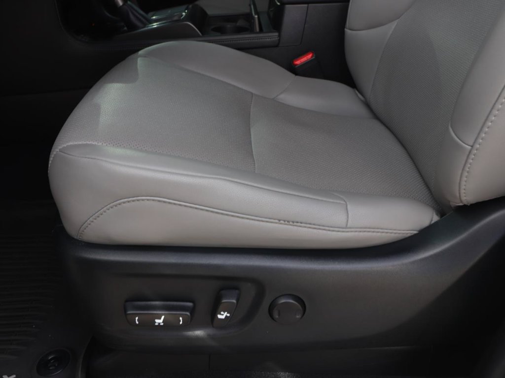 Used 2023 Lexus GX 460 w/ Black Line Special Edition AWD/4WD image 18