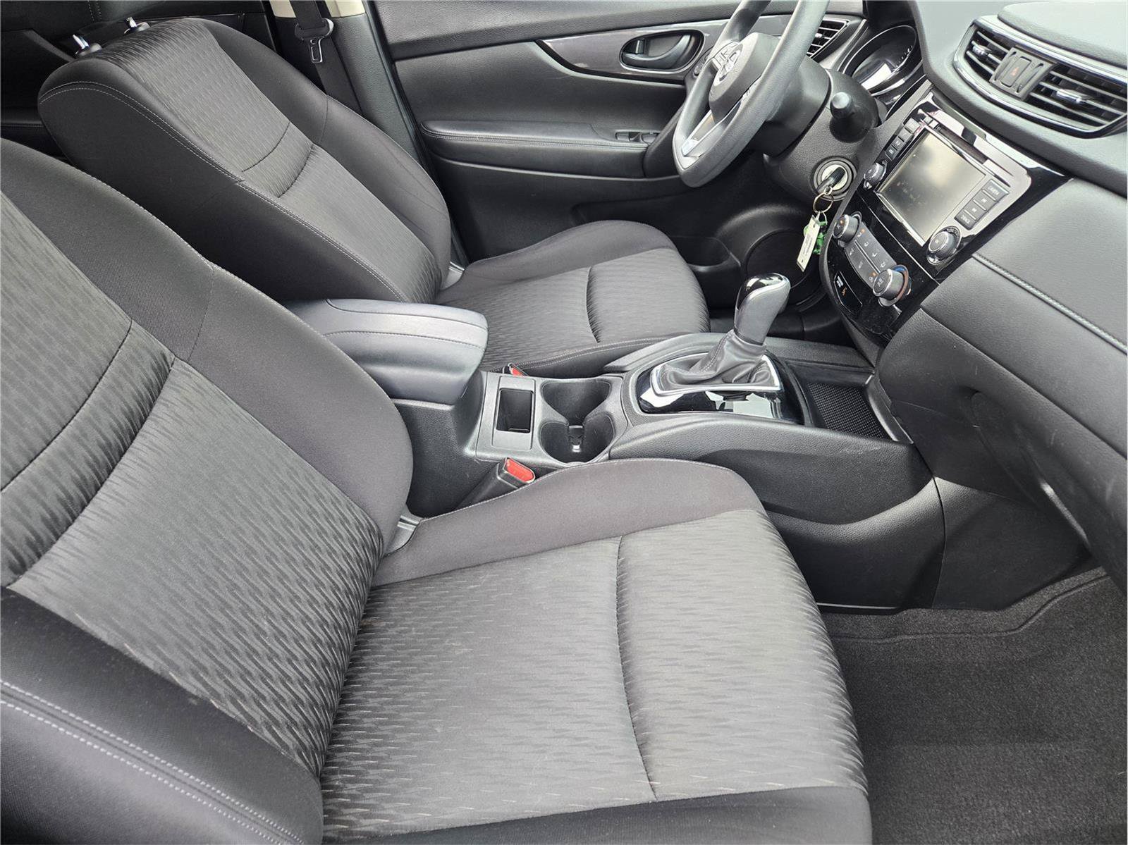 Used 2020 Nissan Rogue S FWD image 12
