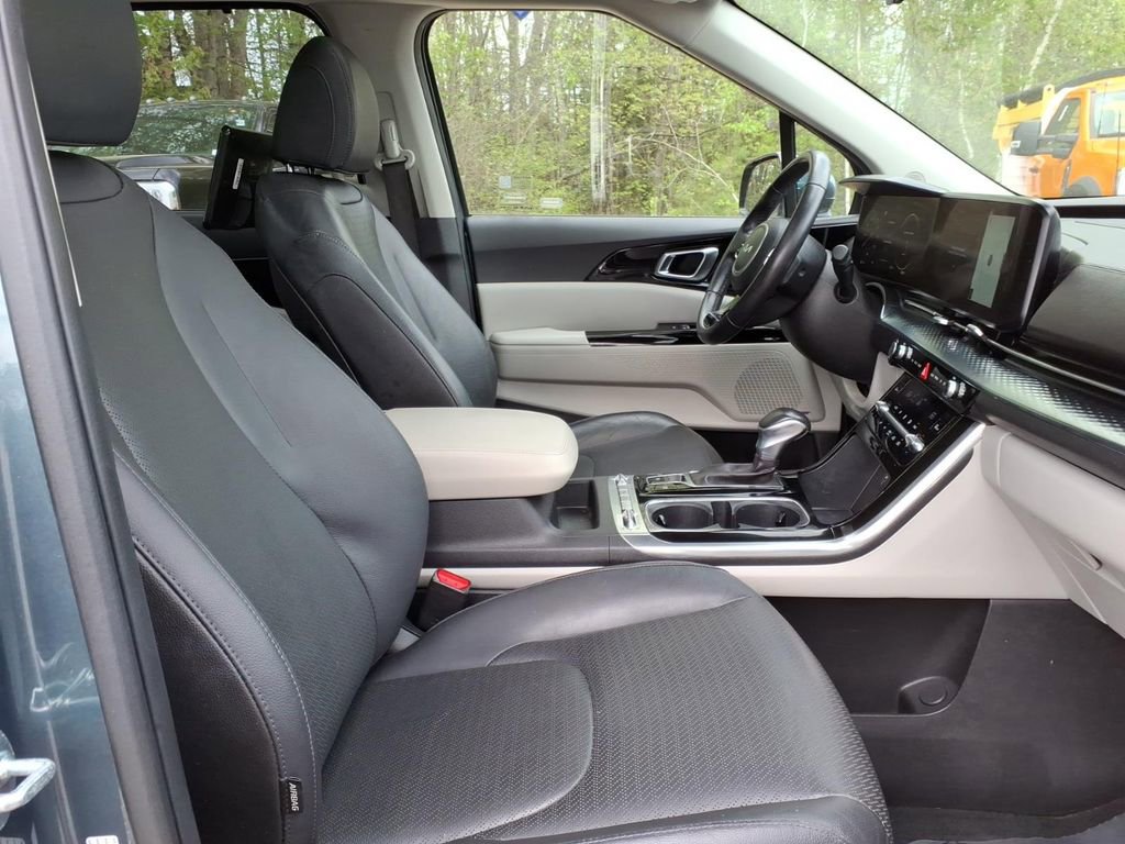 Used 2023 Kia Carnival SX Prestige FWD image 11