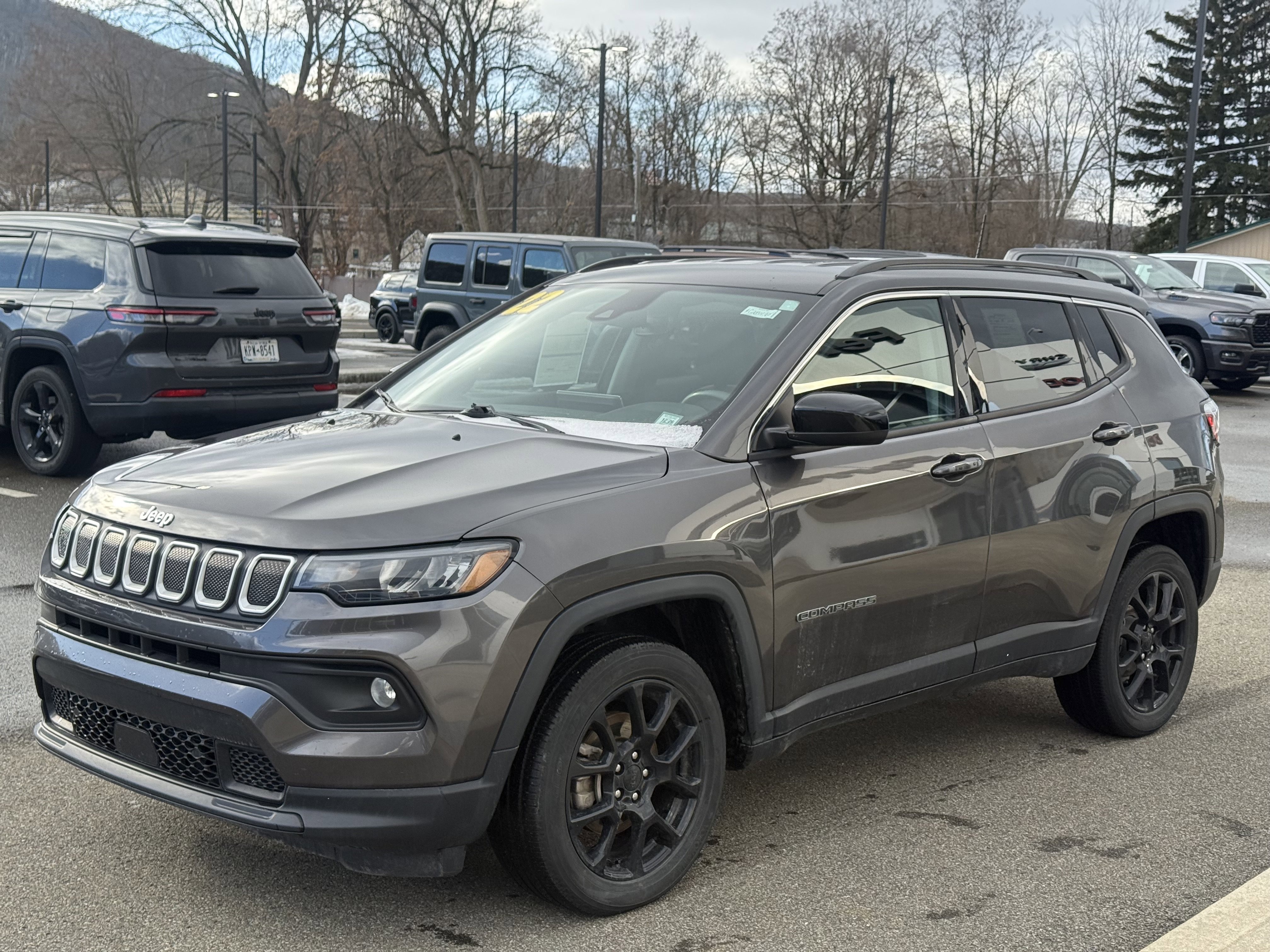 Used 2022 Jeep Compass Latitude image 5