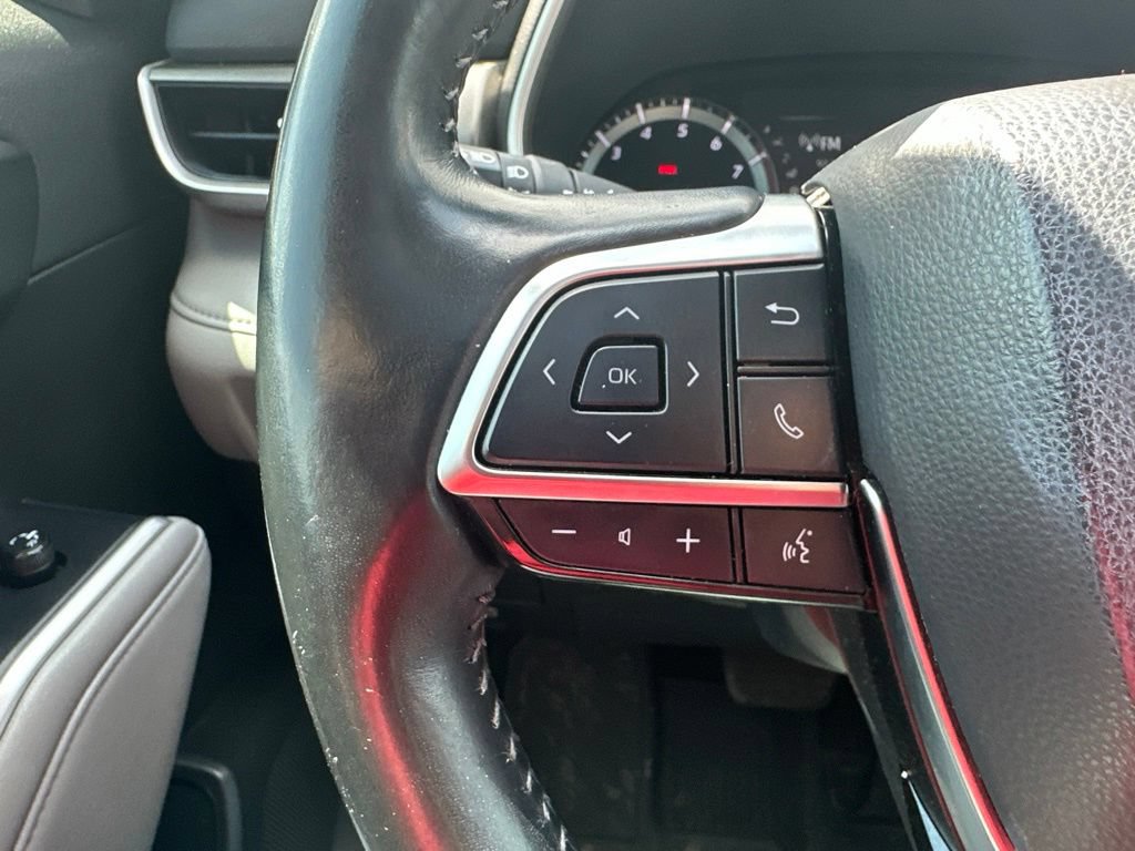 Used 2021 Toyota Highlander XLE AWD/4WD image 39