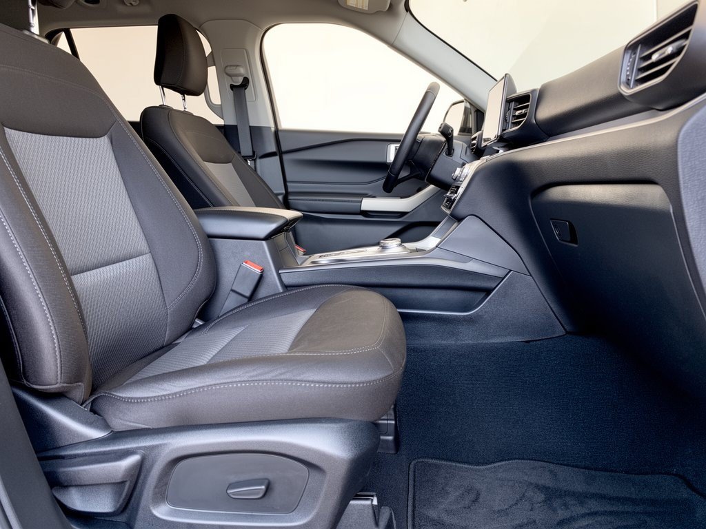 Certified 2023 Ford Explorer XLT RWD image 30