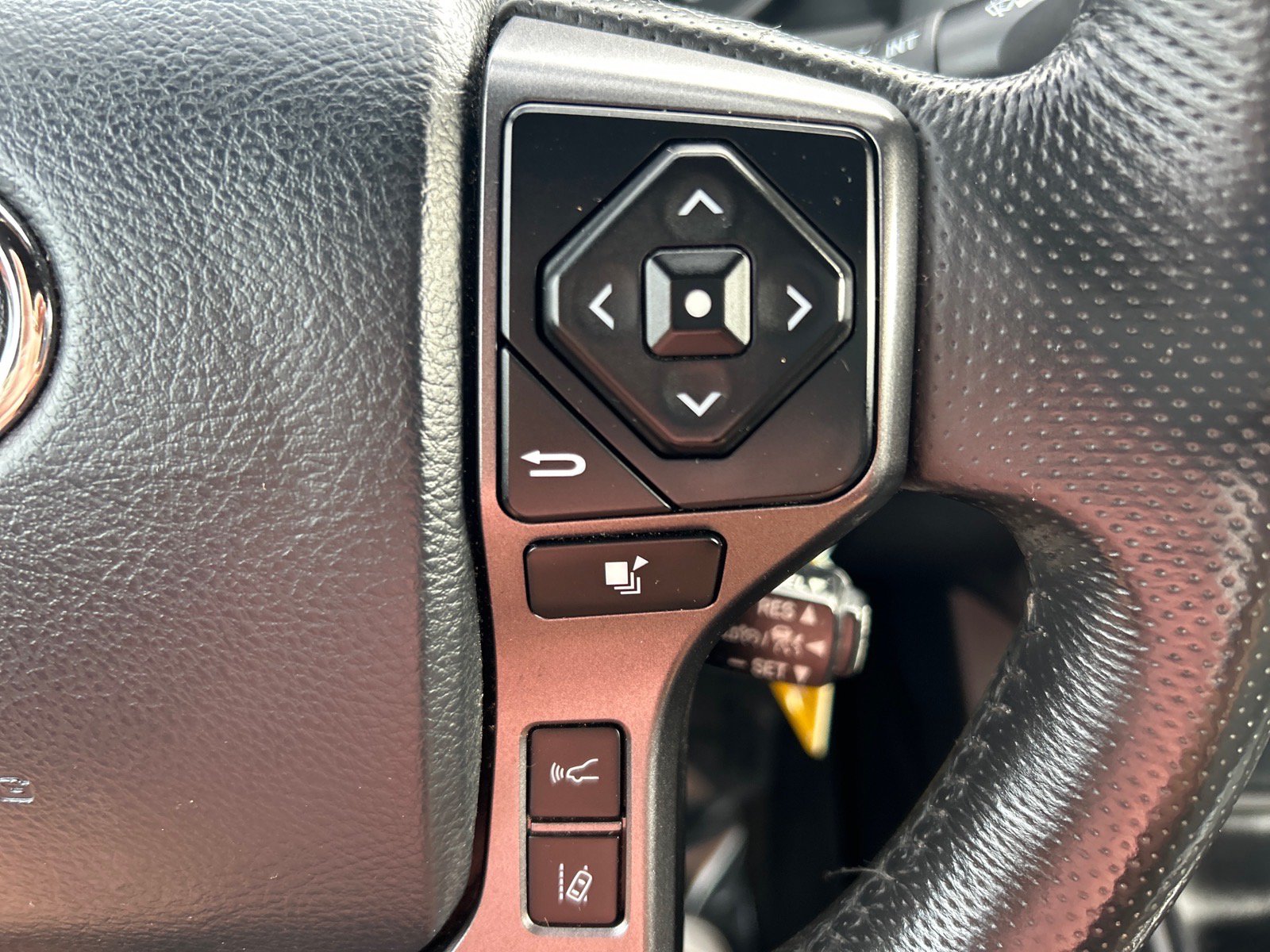 Used 2018 Toyota Tacoma TRD Sport AWD/4WD image 25