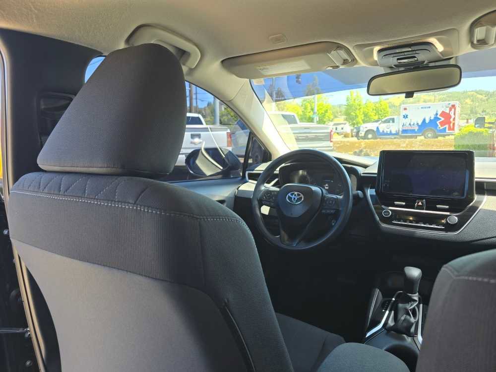 Used 2025 Toyota Corolla LE FWD image 10