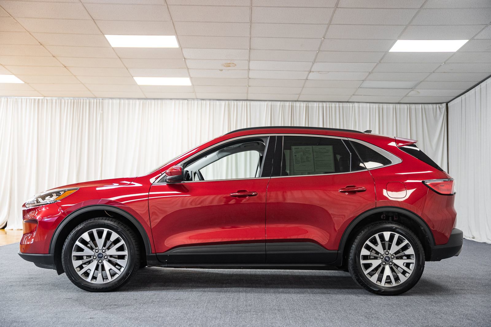 Certified 2022 Ford Escape Titanium image 5