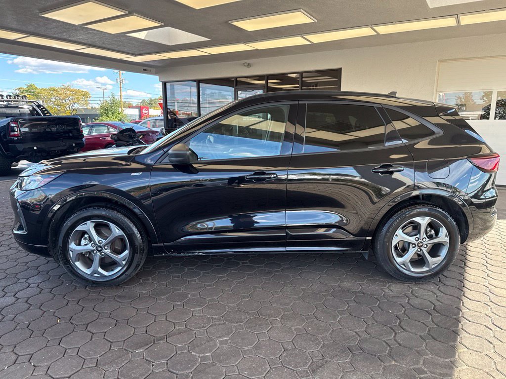 Certified 2024 Ford Escape ST-Line w/ Tech Pack #1 AWD/4WD image 9