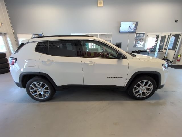 Used 2022 Jeep Compass Latitude AWD/4WD image 6