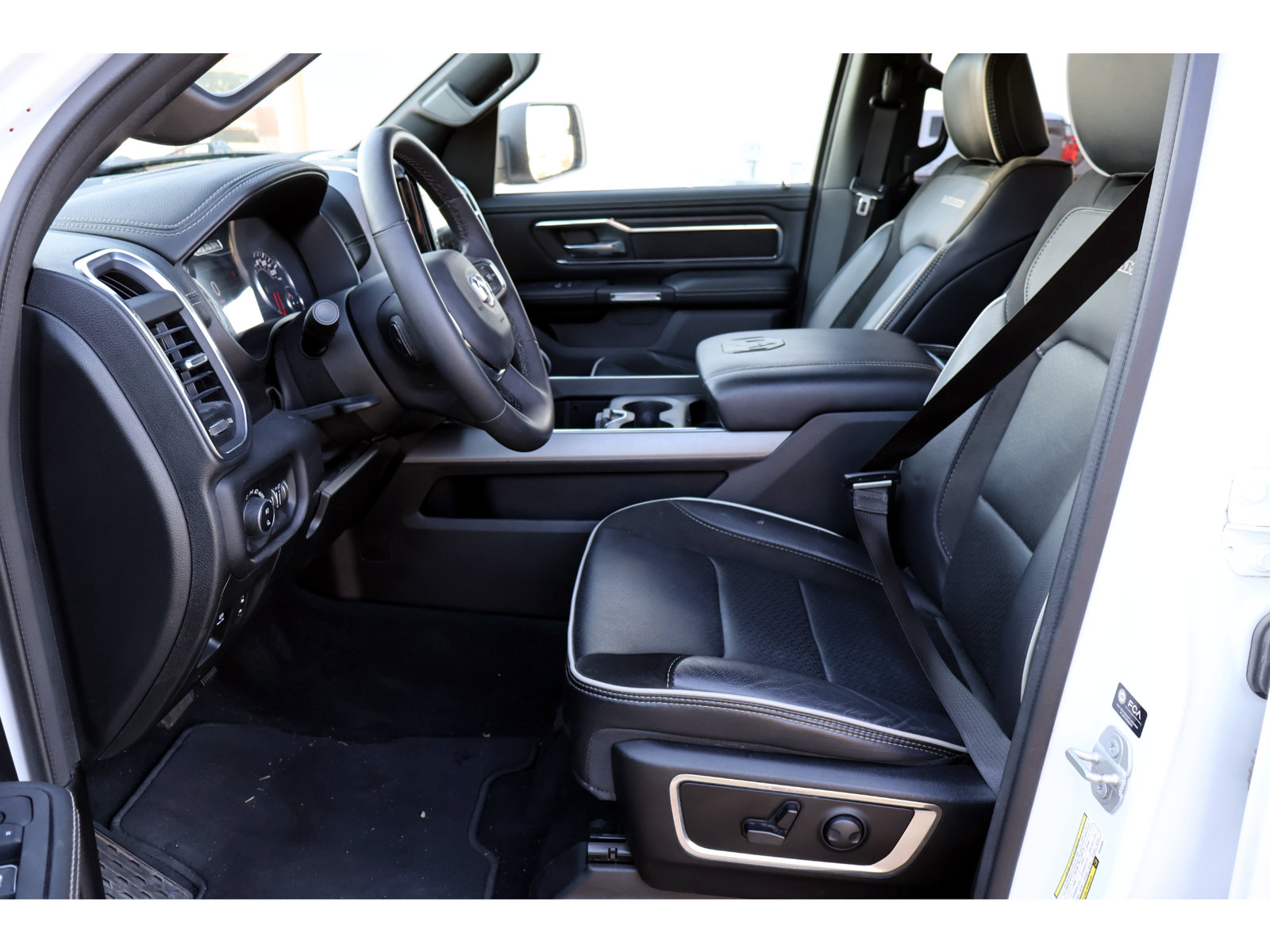 Used 2025 RAM 1500 Laramie w/ Sport Appearance Package AWD/4WD image 27