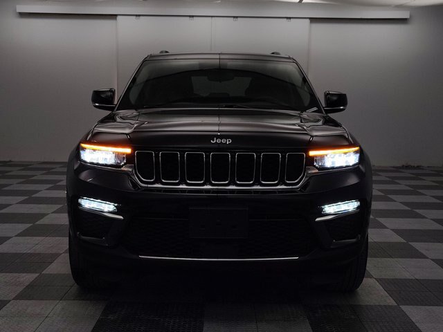 Used 2023 Jeep Grand Cherokee Limited AWD/4WD image 6