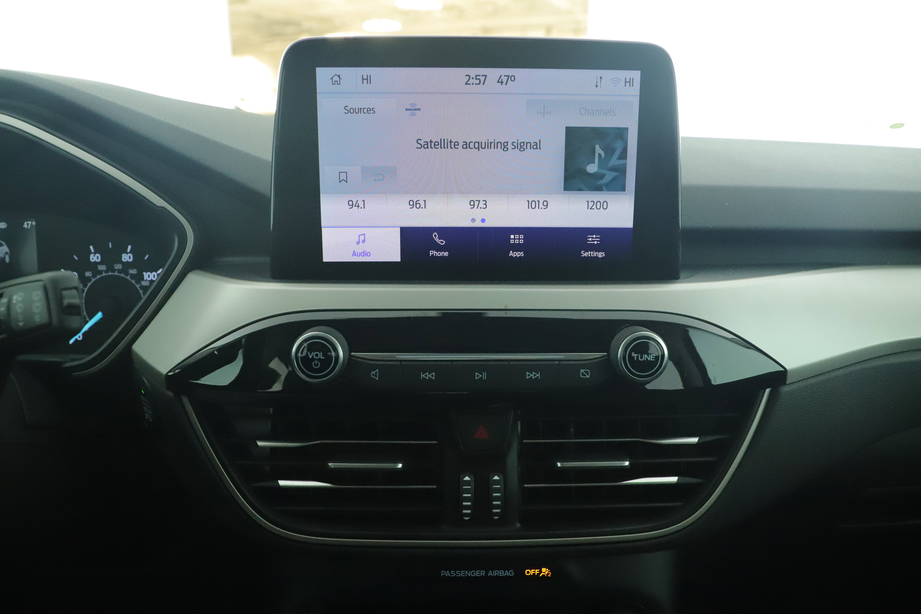 Certified 2022 Ford Escape SE w/ SE Sport Appearance Package image 9