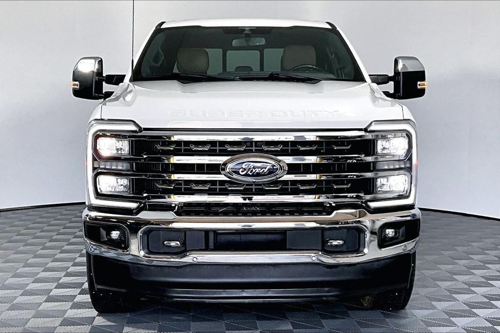 Certified 2023 Ford F250 Lariat w/ Lariat Ultimate Package AWD/4WD image 3