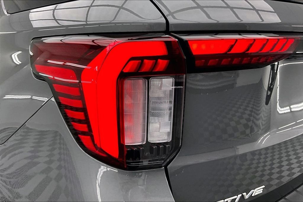 Certified 2025 Ford Explorer Active w/ Active Comfort Package AWD/4WD image 31
