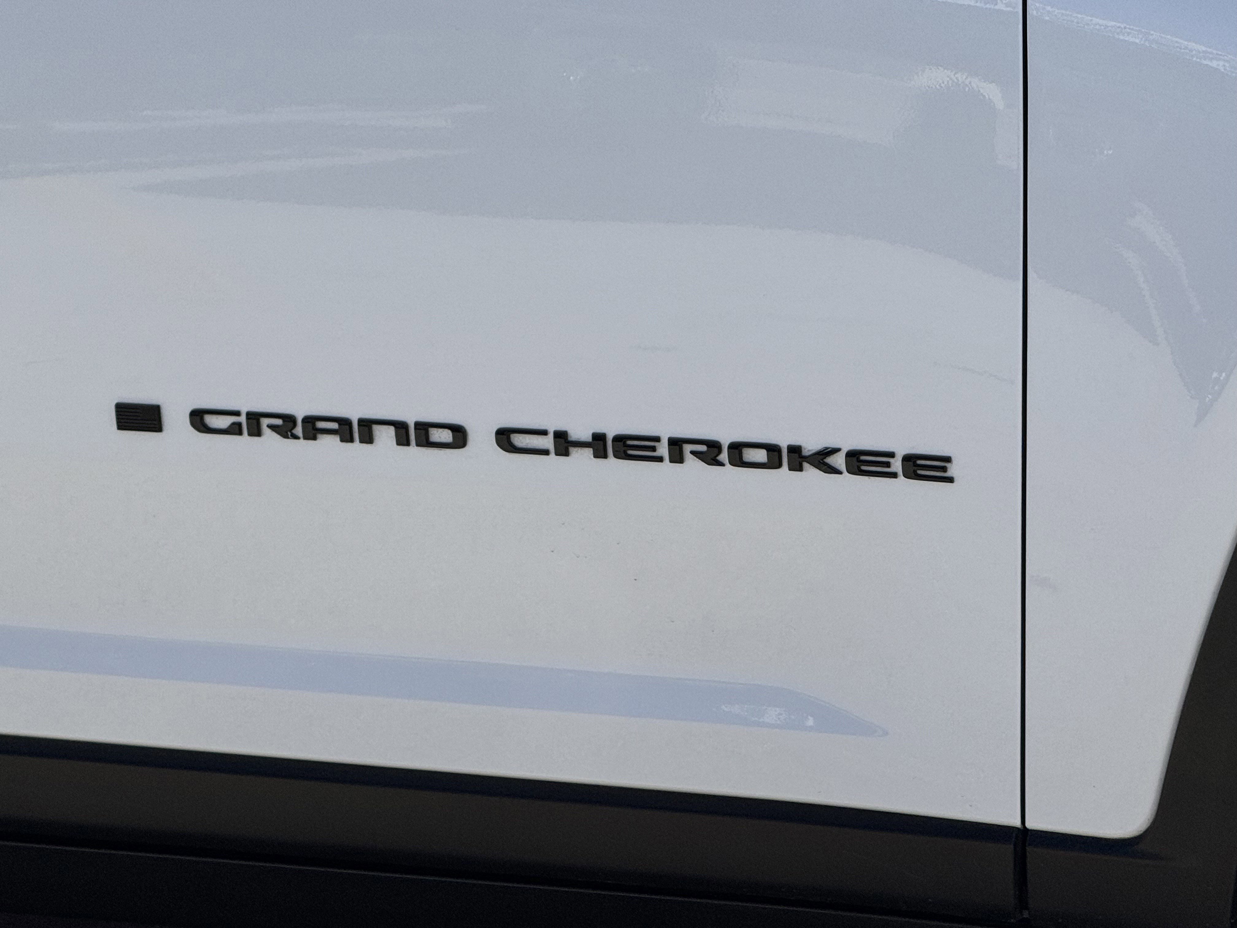 Used 2025 Jeep Grand Cherokee L Laredo image 10