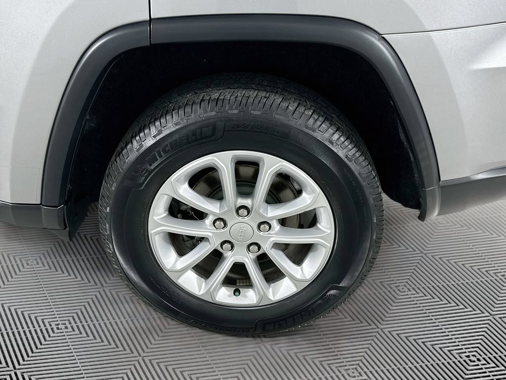 Used 2021 Jeep Grand Cherokee Laredo w/ Security & Convenience Group AWD/4WD image 29