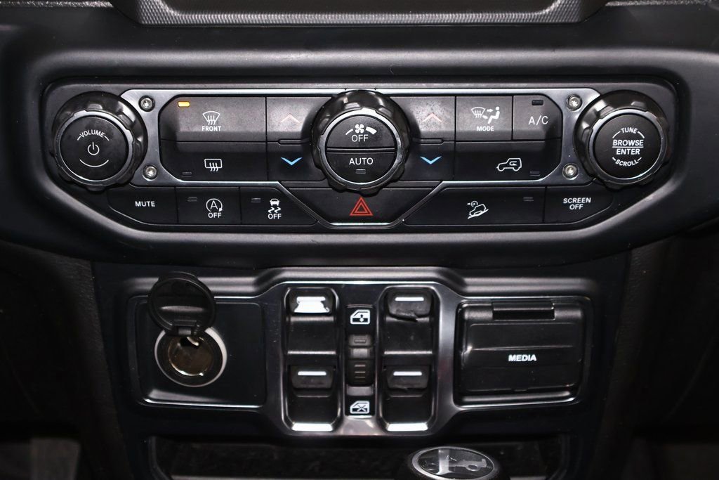 Used 2019 Jeep Wrangler Unlimited Sahara w/ Uconnect 4C Nav & Sound Group image 29