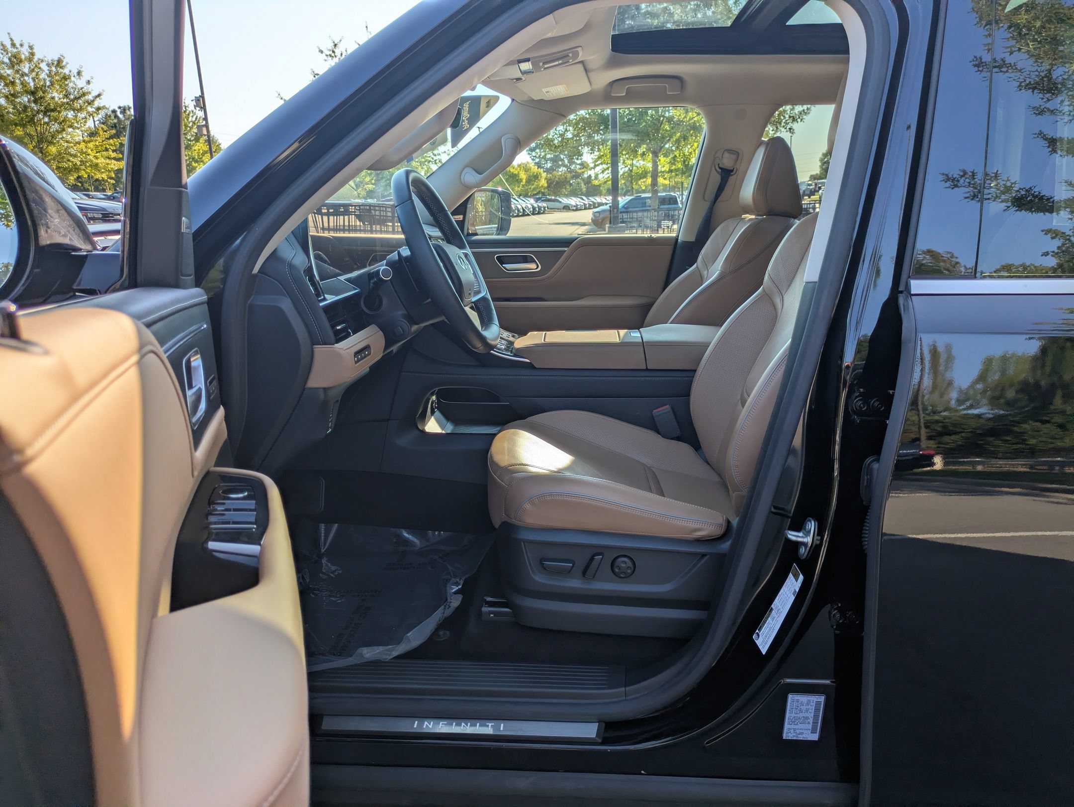 Used 2025 INFINITI QX80 Luxe AWD/4WD image 12