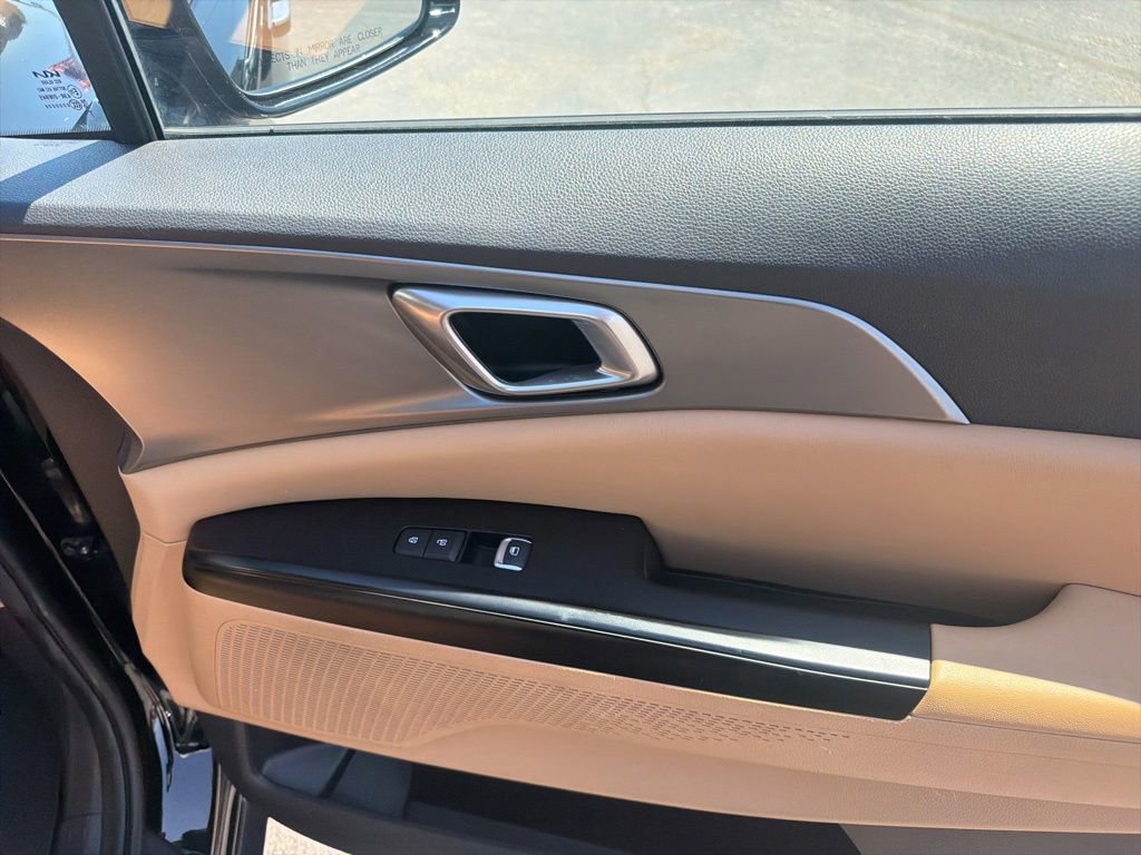 Used 2024 Kia Carnival LX FWD image 35