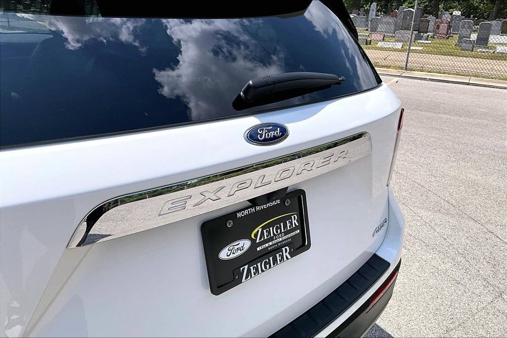Certified 2023 Ford Explorer XLT AWD/4WD image 8